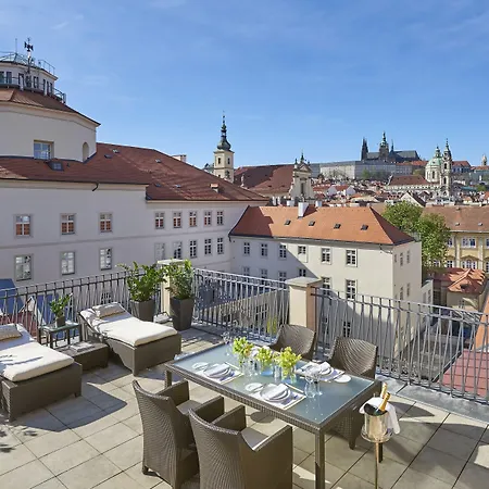 Mandarin Oriental, Szálloda