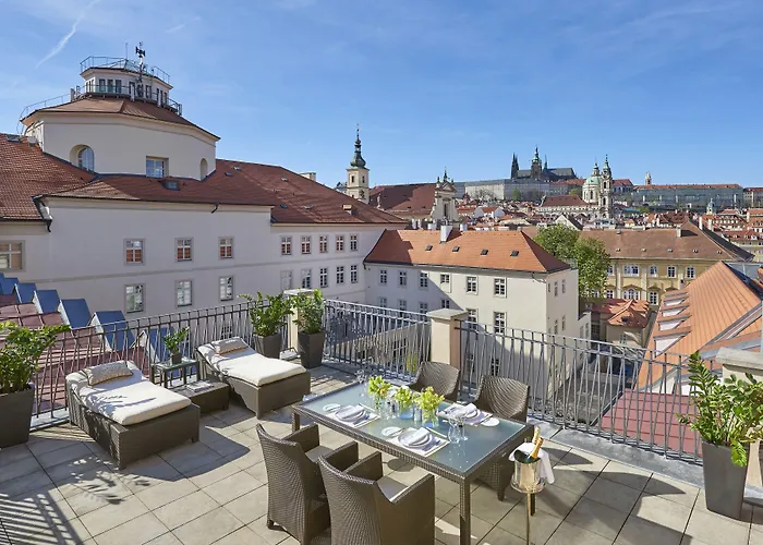 Mandarin Oriental, Hotel