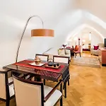 Mandarin Oriental, Hotel