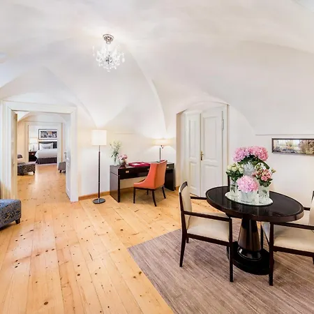 Mandarin Oriental, Praha
