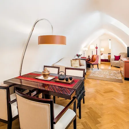 Mandarin Oriental, Ξενοδοχείο