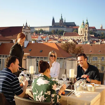 Mandarin Oriental, Szálloda