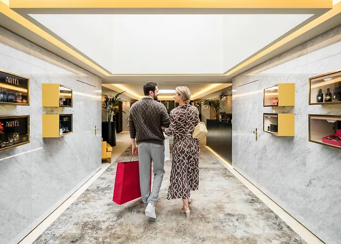 Mandarin Oriental, Hotel