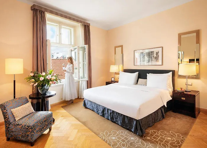 Mandarin Oriental, Hotel