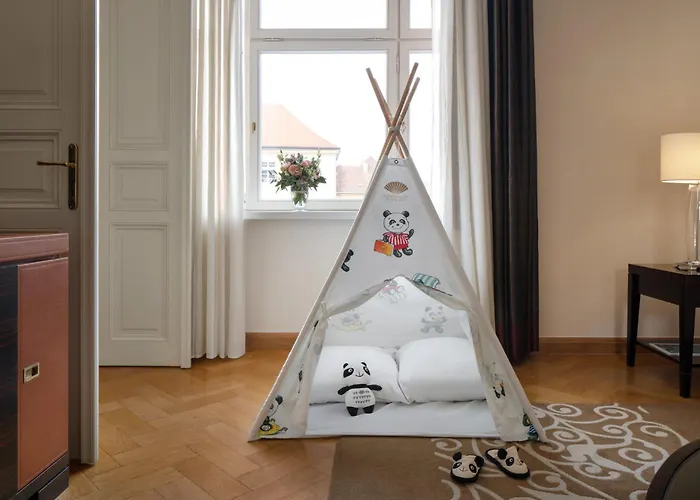 Mandarin Oriental, Hotel