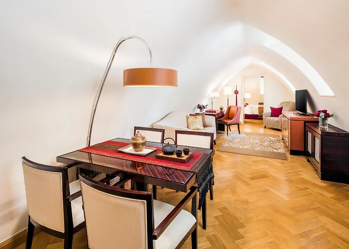 Mandarin Oriental, Hotel