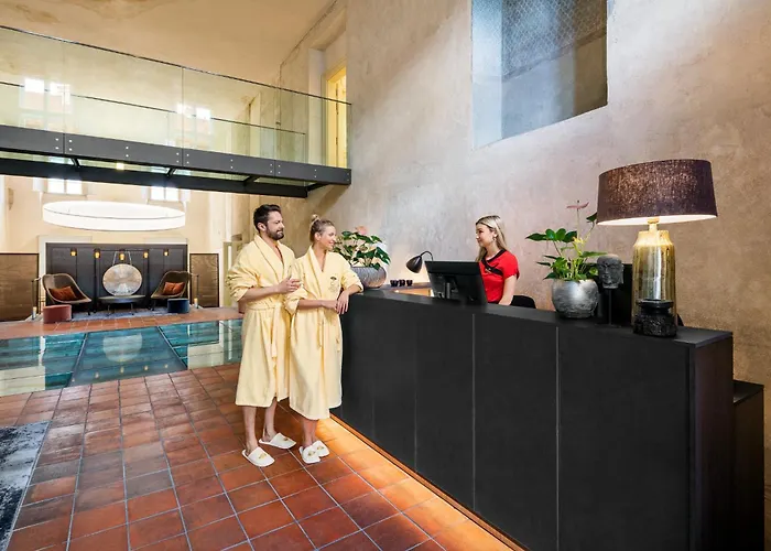 Mandarin Oriental, Hotel