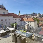 Mandarin Oriental, Szálloda